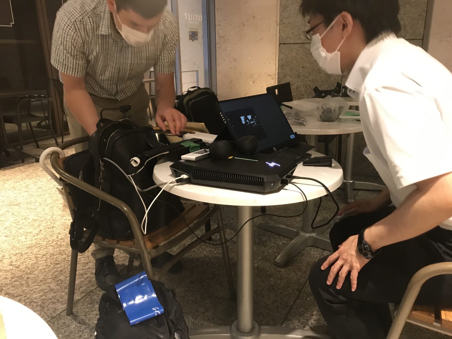 実験中のメンバーの様子